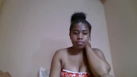 Snapshot of nicelly01 chatting on 05-06-26, 07:41 nicelly01 online show from 05-06-26, 07:41