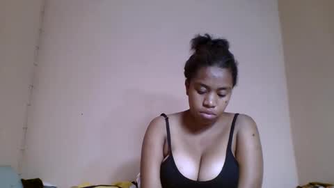 Snapshot of nicelly01 chatting on 05-12-26, 04:09 nicelly01 online show from 05-12-26, 04:09