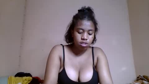 Snapshot of nicelly01 chatting on 05-12-26, 06:16 nicelly01 online show from 05-12-26, 06:16
