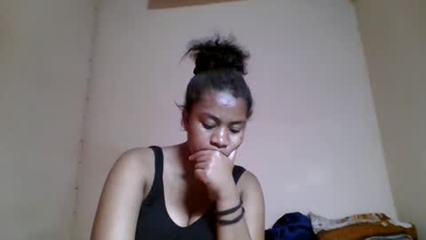 Snapshot of nicelly01 chatting on 05-15-26, 01:18 nicelly01 online show from 05-15-26, 01:18