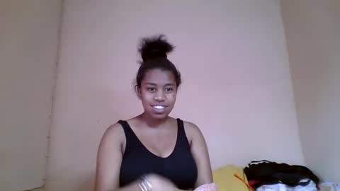 Snapshot of nicelly01 chatting on 05-16-26, 06:21 nicelly01 online show from 05-16-26, 06:21