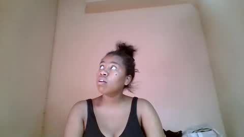 Snapshot of nicelly01 chatting on 05-16-26, 10:47 nicelly01 online show from 05-16-26, 10:47