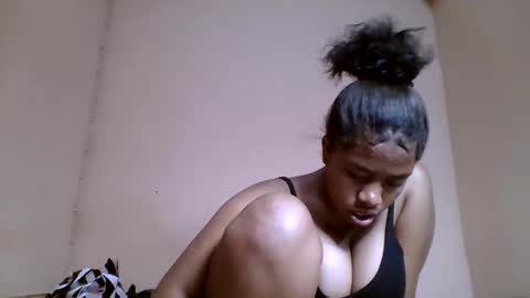 Snapshot of nicelly01 chatting on 05-18-26, 04:13 nicelly01 online show from 05-18-26, 04:13