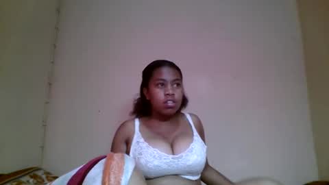 Snapshot of nicelly01 chatting on 05-20-26, 06:52 nicelly01 online show from 05-20-26, 06:52