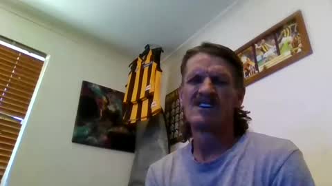 Snapshot of niceozziecockxxx chatting on 01-18-25, 06:34 Sexiishaine online show from 01-18-25, 06:34