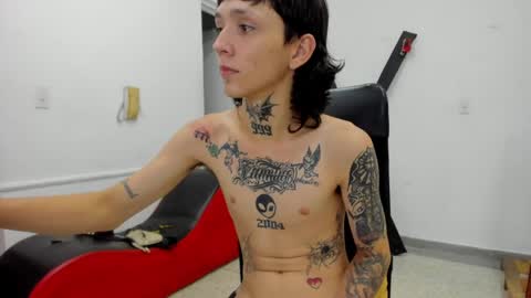 Snapshot of nick_straightboy chatting on 04-17-26, 01:08 Nick online show from 04-17-26, 01:08
