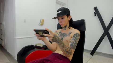 Snapshot of nick_straightboy chatting on 04-17-26, 07:28 Nick online show from 04-17-26, 07:28