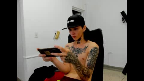 Snapshot of nick_straightboy chatting on 04-20-26, 09:38 Nick online show from 04-20-26, 09:38