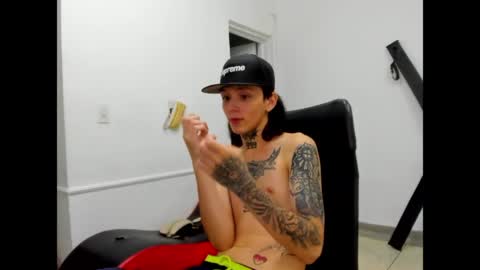 Snapshot of nick_straightboy chatting on 04-21-26, 01:42 Nick online show from 04-21-26, 01:42