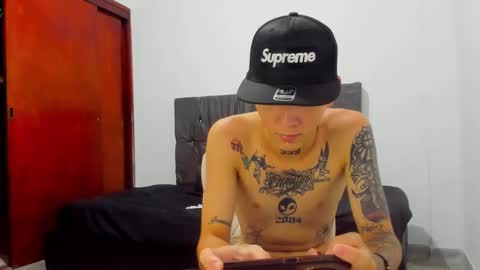 Snapshot of nick_straightboy chatting on 05-12-26, 12:41 Nick online show from 05-12-26, 12:41