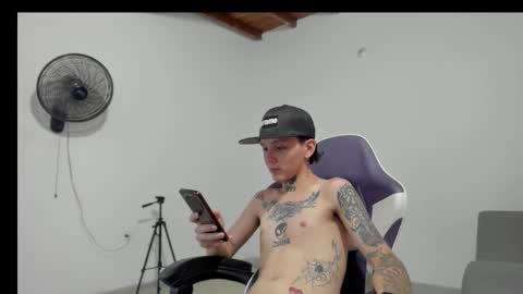 Snapshot of nick_straightboy chatting on 05-13-26, 04:21 Nick online show from 05-13-26, 04:21