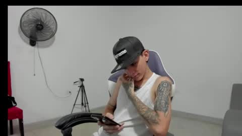 Snapshot of nick_straightboy chatting on 05-16-26, 05:37 Nick online show from 05-16-26, 05:37