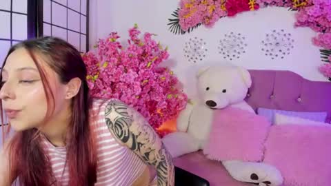 nickie_reed_ online show from 06-13-26, 09:46