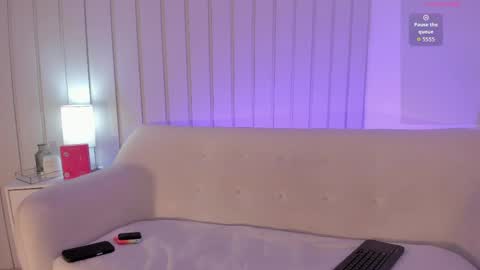Snapshot of nickiwestt___ chatting on 04-30-26, 02:01 nickiwestt___ online show from 04-30-26, 02:01
