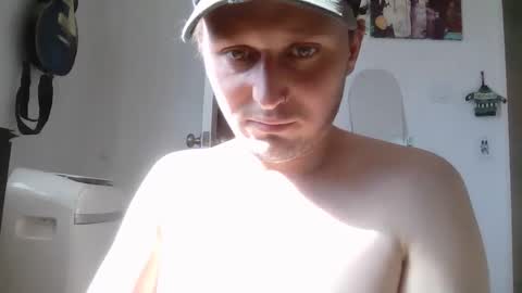 Snapshot of nickkle chatting on 02-10-25, 09:15 Nickleee online show from 02-10-25, 09:15