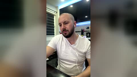 Julian online show from 02-15-26, 01:13