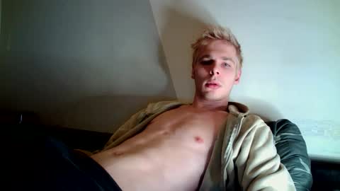 Snapshot of nicksuper8 chatting on 11-02-25, 07:38 Nick online show from 11-02-25, 07:38