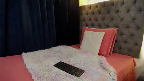 Nicky Brown online show from 09-09-25, 06:40