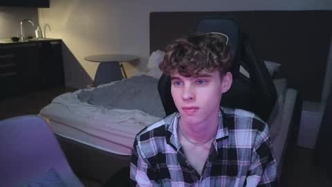 Nicki  Danny online show from 10-10-25, 05:34