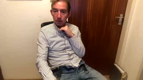 Snapshot of nico181969 chatting on 12-23-24, 03:33 Nico online show from 12-23-24, 03:33