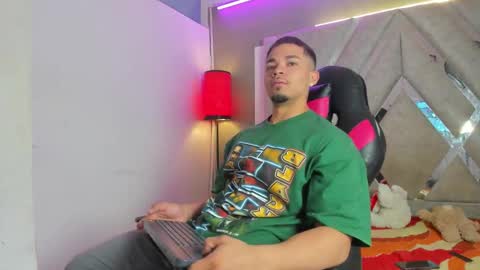 nico_blaze7 online show from 02-05-26, 12:54