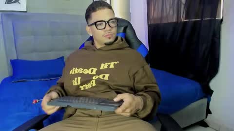 nico_blaze7 online show from 03-04-26, 12:33