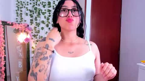 Snapshot of nico_lette_ chatting on 09-29-25, 12:05 Nico online show from 09-29-25, 12:05