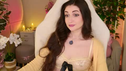 Nicole Online at about after 1000  6  UK time or 900  - 500  UK time it approximate time interval online show from 06-07-26, 03:32