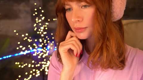 Nicol Moonn online show from 12-19-25, 06:42