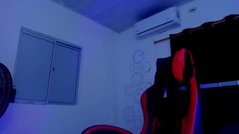 Snapshot of nicol_transgirl chatting on 09-19-25, 04:14 Nicol online show from 09-19-25, 04:14