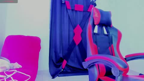 Snapshot of nicol_transgirl chatting on 10-07-25, 04:20 Nicol online show from 10-07-25, 04:20