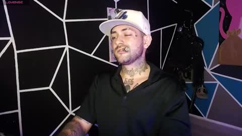 nicolas online show from 10-25-25, 03:47