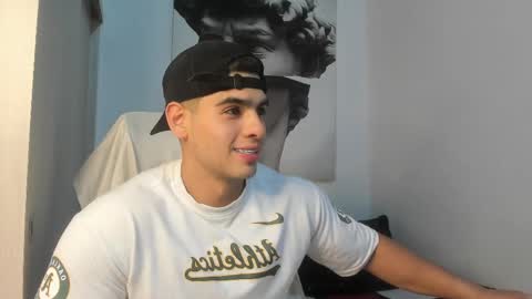 Snapshot of nicolasmuscle chatting on 03-01-25, 11:47 Andres online show from 03-01-25, 11:47