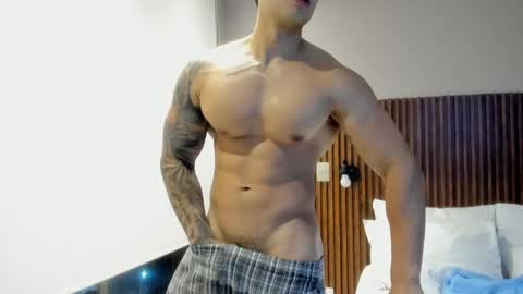 Snapshot of nicolasmuscle chatting on 05-02-26, 06:51 Andres online show from 05-02-26, 06:51