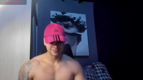Snapshot of nicolasmuscle chatting on 05-25-26, 05:19 Andres online show from 05-25-26, 05:19