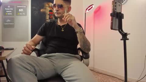 Nicolas Fellener online show from 10-27-25, 04:27