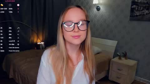 Nicoletta online show from 10-28-25, 06:32