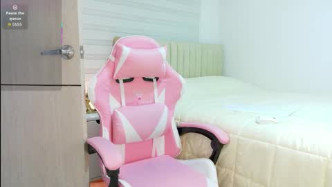 Nicol  online show from 10-06-25, 04:04