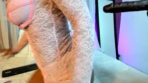 nicole_brown1126 online show from 04-28-26, 07:46