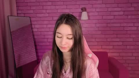 Snapshot of nicole_brownie chatting on 05-04-26, 01:01 Nicole online show from 05-04-26, 01:01