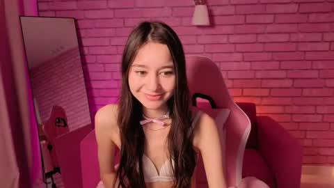 Snapshot of nicole_brownie chatting on 05-15-26, 10:50 Nicole online show from 05-15-26, 10:50