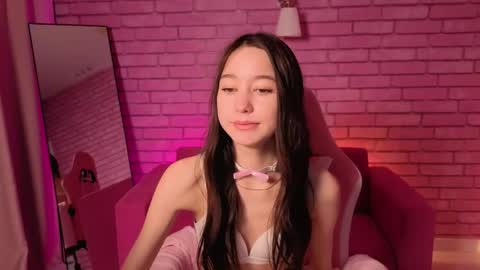 Snapshot of nicole_brownie chatting on 05-15-26, 11:01 Nicole online show from 05-15-26, 11:01