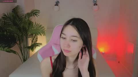 Snapshot of nicole_brownie chatting on 06-02-26, 12:45 Nicole online show from 06-02-26, 12:45