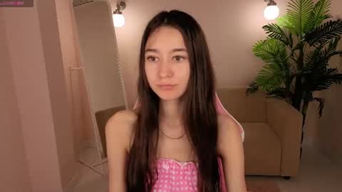 Snapshot of nicole_brownie chatting on 06-15-26, 01:08 Nicole online show from 06-15-26, 01:08