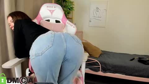 GMT7TueWedThSu 0300am-0900am. Sa 1000am-0400pm online show from 10-26-25, 08:04