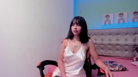 Snapshot of nicole_evan chatting on 12-09-24, 08:12 Nicol online show from 12-09-24, 08:12