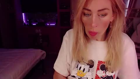 Nicole online show from 10-28-25, 10:19