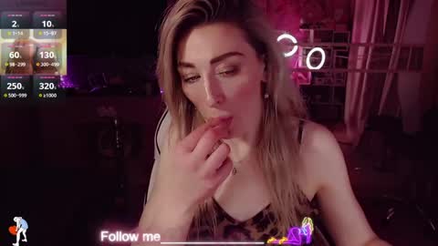 Snapshot of nicole_g0ld_ chatting on 04-26-26, 05:32 Nicole online show from 04-26-26, 05:32
