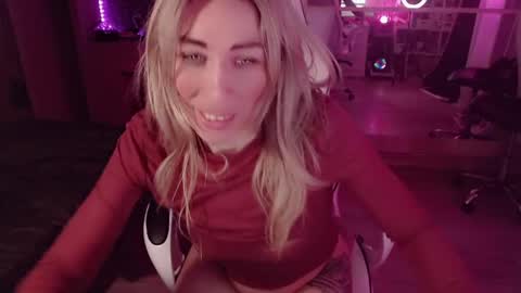 Snapshot of nicole_g0ld_ chatting on 05-04-26, 11:34 Nicole online show from 05-04-26, 11:34