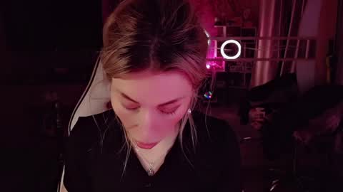 Snapshot of nicole_g0ld_ chatting on 05-11-26, 06:41 Nicole online show from 05-11-26, 06:41